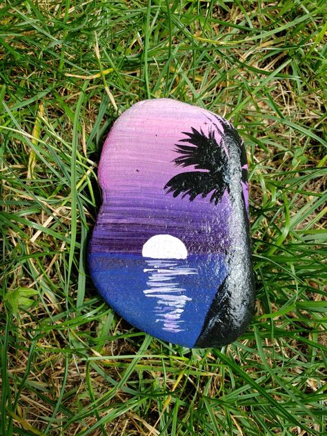 Sunset Painting On Rock, Scenery Painted Rocks, Rock Painting Ideas Sunset, Cute Things To Paint On Rocks, Beach Rock Painting, Painted Pavers, Garden Rock Art, Pencil Drawings For Beginners, Diy Rock Art