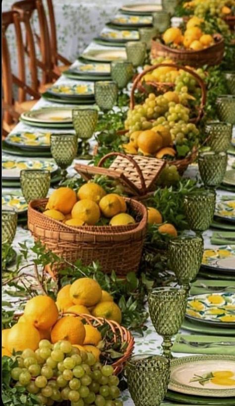 Stunning Table Settings, Lemon And Lime Table Decor, Brunch Table Decorations Breakfast, Summer Table Settings Lemon, Table Decoration With Lemons, Lemon Decor Table Setting, Tablescape With Lemons, Lemon And Lime Centerpieces, Brunch Outside Table Settings