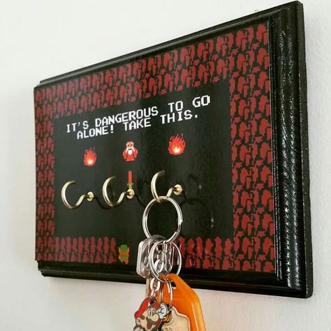 I love this!! Key Holder Diy, Key Holder, Legend Of Zelda, Geek Stuff, Zelda, Personalized Items, Key