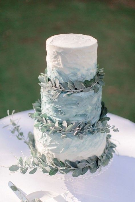 Greenery Buttercream Wedding Cakes #cakes #weddingcakes #greenweddingcakes December Wedding Colors, Eucalyptus Wedding Decor, Vintage Pasta, Colorful Wedding Cakes, Green Wedding Cake, Colors Nails, Chic Vintage Brides, Purple Cakes, Floral Wedding Cakes