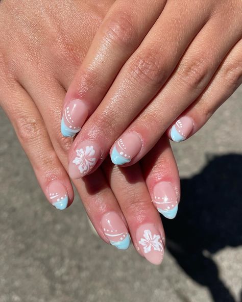 nails of the day ✨💅🌸 Holiday Gel Nails Short, Cruise Nail Ideas Bahamas, Nails Short Summer, Feminine Nails, Nails Acrylic Summer, Summer Beach Nails, Grad Nails, Nail Summer, Cabo Vacation