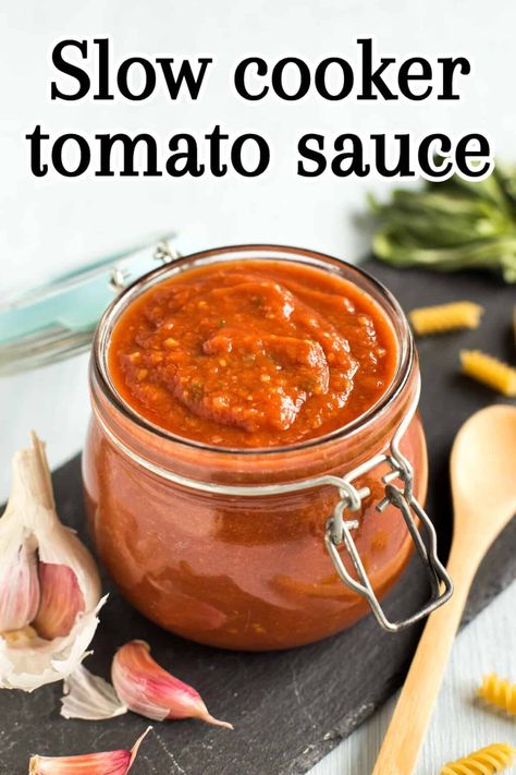 Slow cooker tomato sauce - who needs to stand over a bubbling pot all day, when you can make an amazing tomato sauce with practically no effort?! This slow cooker tomato sauce is easy, versatile, and full of flavour.﻿ #slowcooker #tomatosauce #homemadetomatosauce Slow Cooker Tomato Sauce, Lo Mien, Pasta Sauce Recipes Tomato, Braised Chicken Breast, Vegan Slow Cooker, Tomato Pasta Sauce, Paste Recipe, Crockpot Recipes Beef, Tomato Sauce Recipe