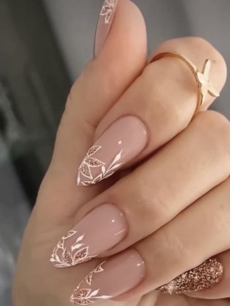 Gold Nails Prom, Easter Nails Easy, Easter Nail Art Designs, Rose Gold Nails Design, New Years Nail Designs, Glitter Polish, Easter Nail, Fun Nail Colors, Easter Nail Art