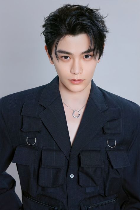 Purple Hair Tips, Ding Yu Xi, Ding Yuxi, Men Photoshoot, Chinese Actors, Male Figure, Asian Actors, Purple Hair, Boyfriend Pictures