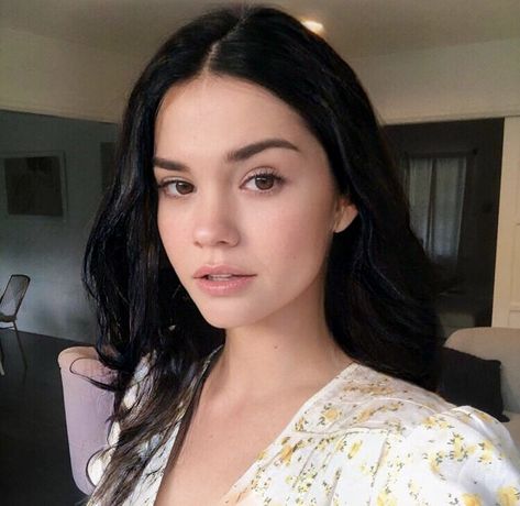 Maia Mitchell Aesthetic, Maia Mitchell Icons, Maya Mitchell, Maia Mitchell Hair, Maia Mitchell, Hair Upstyles, Danielle Campbell, Makeup Looks Tutorial, England Fashion