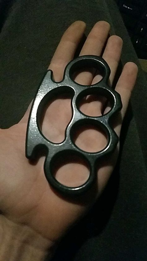 Knuckle Duster Design, Brass Knuckle Aesthetic, Metalapocalypse Knubbler, Knuckle Duster Knife, Couples Art Project, Knuckle Puck, Knuckle Dusters, Brass Knuckle, Couples Art