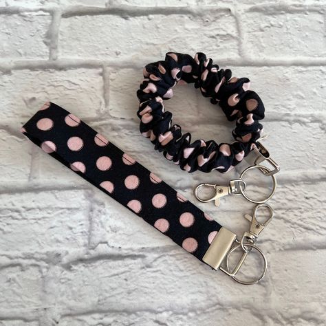 "Scrunchie and Classic wristlet keychain.  * Keep track of your keys in style.  * Your choice of scrunchie or classic.   * Both styles will fit most.   * Clip inside backpack or purse to make your keys easy to find - no more endless digging.  Clip anywhere you can imagine.  * Great gift for anyone, for any occasion.  * Make amazing party favors. SCRUNCHIE WRISTLET KEYCHAIN * 8\" circumference.  Stretches to about 16\". * 1\" wide, approximately 4\" in length (not including hardware).  Hardware a Scrunchie Wristlet Keychain, Scrunchie Wristlet, Scrunchie Keychain, Inside Backpack, Market Day Ideas, Diy Dog Collar, Diy Hair Accessories Ribbon, Scrap Fabric Projects, Handmade Scrunchie