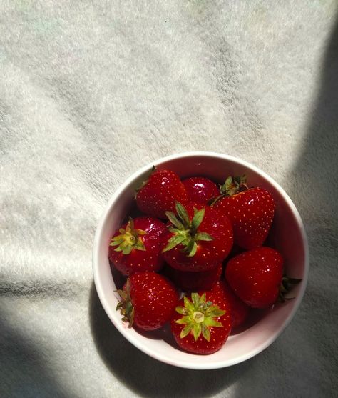 #strawberry #aesthetic #photo Red Strawberry Aesthetic, Red Cute Aesthetic, Strawberry Girl Aesthetic, Nails Strawberry, 2024 Diary, Aesthetic Strawberry, Strawberry Bowl, Aesthetic Fruit, Strawberry Aesthetic