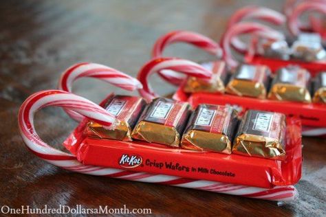 Easy Kids Christmas Candy Crafts – Candy Cane Sleigh Diy Christmas Gifts Candy, Easy Kids Christmas, Christmas Candy Crafts, Candy Sleigh, Candy Cane Sleigh, Candy Cane Crafts, Christmas Candy Gifts, Gift Bow, Candy Crafts