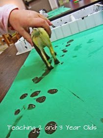 Teaching 2 and 3 Year Olds: Preschool Farm Theme: Animal Tracks Open Ended Farm Art, Farm Process Art Preschool, Farm Unit Preschool, Preschool Farm Theme, Paint Area, Farm Sensory, Farm Week, Farm Animals Preschool, Farm Lessons