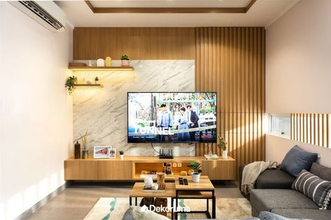 Mau bikin suasana ruang tamu kamu makin homey dan space-saving? Yuk, terapkan desain ruang tamu Japandi berikut ini, dijamin kamu makin betah! Japandi Modern, Japandi House, Backdrop Tv, Japandi Interior Design, Panel Tv, Dream House Living Room, Japandi Interiors, Japandi Design, Japandi Interior