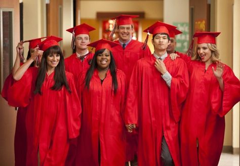 Glee Season 3, Glee Season 4, Lea Michele Glee, Rachel And Finn, School Tv, Brenda Song, Glee Club, Graduation Caps, Cory Monteith