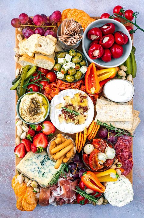 Grazing Platter Ideas, Platters Ideas, Deli Platters, Halloween Platter, Grazing Platter, Platter Ideas, Sharing Platters, Meat Platter, Smoked Cheese