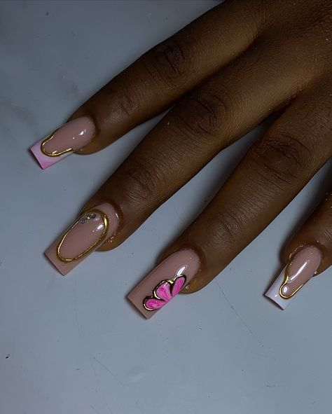 When the set is just too pretty to not share 🤭 #nailgoals #nailsofinstagram #ogbanailtech #nailtechinogba #explore Toe Acrylic Nails Ideas, Jamaica Nail Designs, Square Nail Art Designs, Acrylic Nail Designs Classy, Almond Acrylic Nails Designs, Henna Nails, Acrylic Toe Nails, Wow Nails, Sassy Nails