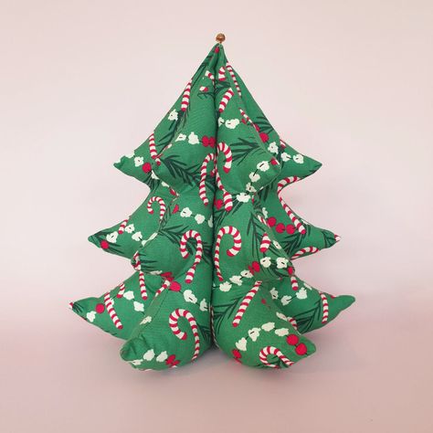 Padded Christmas Tree Pattern, 3d Fabric Christmas Tree Pattern, Sew A Christmas Tree, Tree Sewing Pattern, Christmas Tree Sewing, Vintage Christmas Table, Beginners Sewing, Christmas Sewing Projects, Fabric Tree