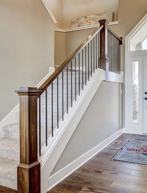 Wooden Staircase Railing, Indoor Stair Railing, Stair Railing Makeover, Transitional Staircase, Interior Stair Railing, Stairs Renovation, Stair Banister, Staircase Railing Design, House Staircase