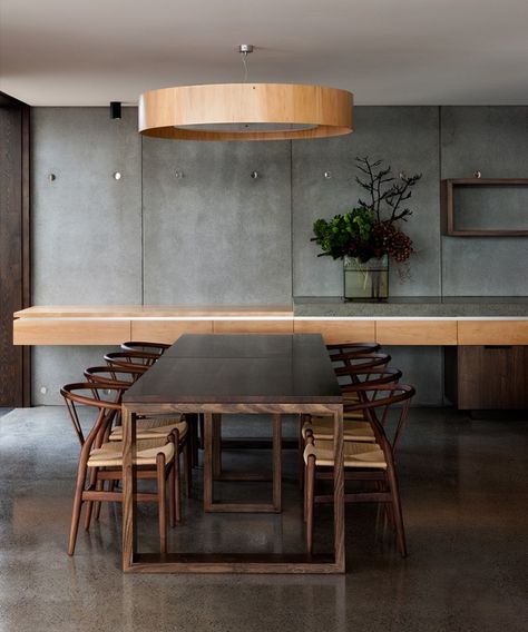 Modern Living Spaces // grey concrete floors pair well with a dark wood minimal table and classic chairs. The lighter wood and concrete counter tie it all together at this home in Hobart, Tasmania, designed by MGArchitects Dining Room Decor Rustic, Farmhouse Dining Room Table, Dining Room Remodel, Modern Farmhouse Dining, Concrete Walls, Minimalist Dining Room, Dining Room Makeover, Interior Minimalista, Interior Design Rustic