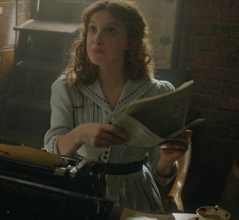 Holmes Aesthetic, Enola Holmes 2, Holmes Movie, Bobbie Brown, Pretty Movie, St Cast, Bobby Brown Stranger Things, Loungewear Outfits, Enola Holmes