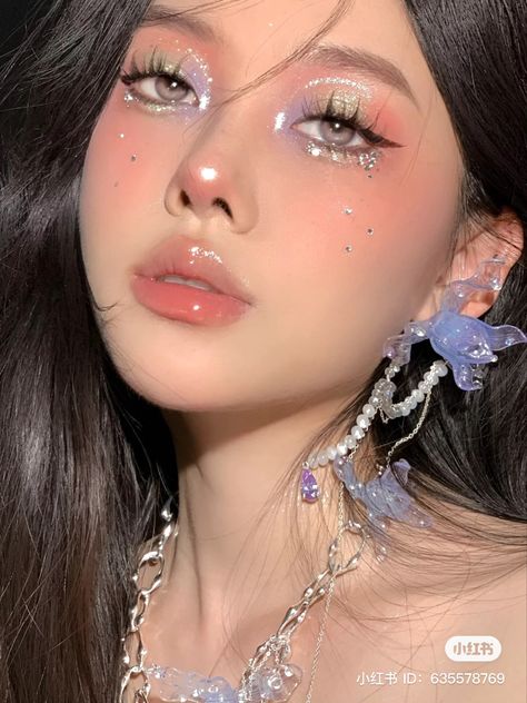 Makeup Look To Recreate, Douyin Makeup Fairy, Fairy Douyin Makeup, Mermaid Makeup Aesthetic, Rhinestone Makeup Looks, Fantasy Eyeshadow, Maquillaje Douyin, Rapunzel Makeup, Makeup Up Close