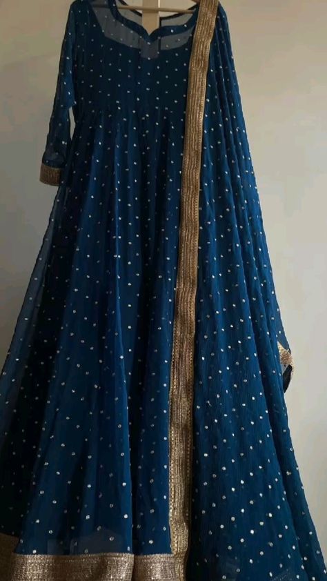 Maxi Dress Styles, Simple Dress Casual, Desi Fashion Casual, Pakistani Dresses Casual, Pakistani Fancy Dresses, Pakistani Fashion Party Wear, Beautiful Pakistani Dresses, Fancy Dresses Long, Modest Dresses Casual