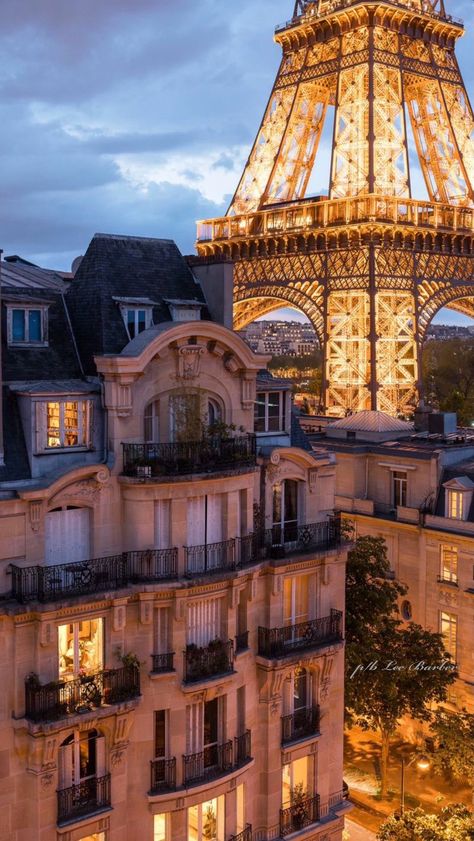 France Wallpaper Aesthetic, Francia Aesthetic, Paris Night Aesthetic, France Vibes, Paris Dream, France Aesthetic, Paris Vibes, Book Flights, Paris Wallpaper