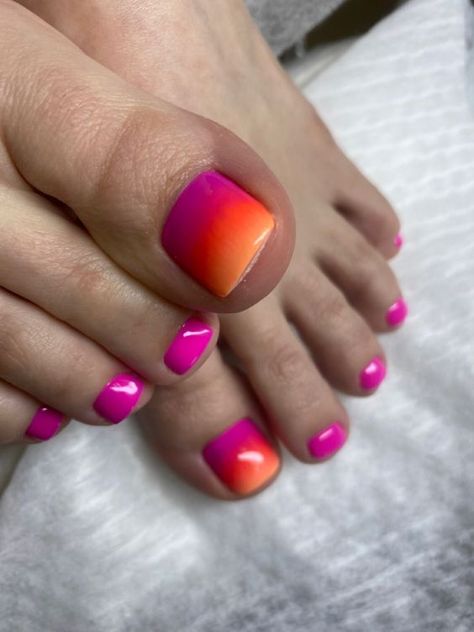 Orange Pedicure Toenails, Pink And Orange Pedicure, Pink And Orange Toenails, Hawaii Pedicure Ideas, Neon Pedicure Toenails, Pink Toe Nail Designs, Bright Toe Nails, Summer Toenails, Neon Toe Nails