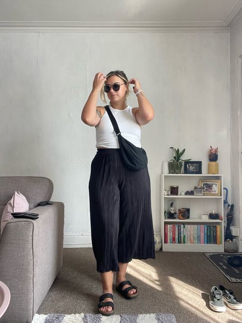 Cute Summer Midsize Outfits, Pulse Size Summer Outfits, Plus Size Chinos Outfit, 90s Summer Outfits Midsize, Summer Zoo Outfit Casual, Spring Midsize Outfits 2024, Hot Weather Summer Outfits, Classy Plus Size Outfits Summer, Round Belly Outfits