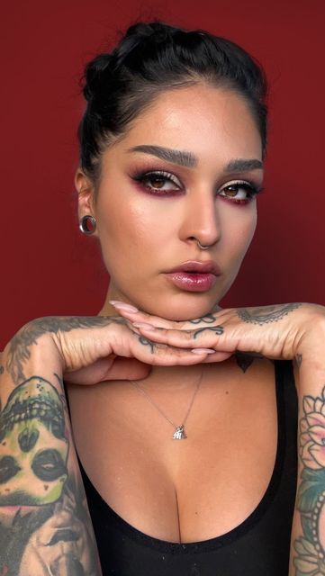 Melt Cosmetics Muerte Palette, Lora Arellano Hair, Lora Arellano Makeup, Muerte Palette Looks, Lora Arellano, Vampire Vibes, Insta Baddie, Melt Cosmetics, Style Lookbook