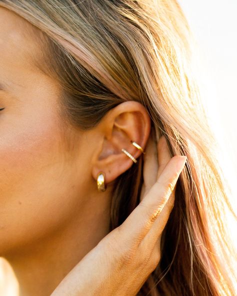 Gold Hoops Aesthetic, Gold Hoop Earrings Aesthetic, Gold Hoop Earrings Style, Hoop Earrings Aesthetic, Thick Gold Hoop Earrings, Tiny Pearl Necklace, Thick Gold Hoops, Kyanite Earrings, Chunky Gold Hoop Earrings