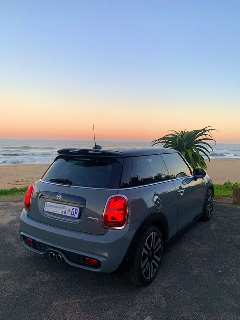 Car Mini Aesthetic, Mini Cooper Videos, Mini Copper Aesthetics, Small Car Aesthetic, Car Aesthetic Exterior, Aesthetic Mini Cooper, Minicooper Mini Coopers, Grey Mini Cooper, Mini Cooper Aesthetic