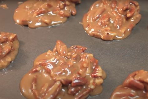 Pecan Praline Recipe, Praline Candy, Praline Recipe, Peanut Brittle Recipe, Pecan Praline, Brittle Recipes, Recipes To Cook, Pecan Pralines, Pecan Recipes