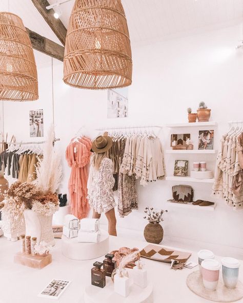 S P E L L on Instagram: “We’re clearly vibing on neutrals + blush in our Byron boutique at the moment 🌸💕 ⠀⠀⠀⠀⠀⠀⠀⠀⠀ We’re open 10am-5pm daily ✨✨” Clothing Boutique Ideas, Clothing Boutique Interior, Boutique Aesthetic, Display Visual Merchandising, Clothing Store Interior, Boutique Inspiration, Clothing Store Design, Store Design Boutique, Boutique Display