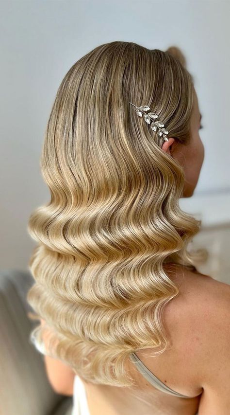 hollywood waves, hollywood wave wedding hair, wedding hairstyles, hair down wedding hairstyle Veil Hollywood Waves, Blonde Hollywood Waves Wedding, Holiwood Wave Hair, Half Up Hollywood Waves, Hamilton Hairstyles, Fale Hollywood, Wedding Hairstyles Hollywood Waves, Hollywood Waves Short Hair, Hairstyles Hollywood Waves