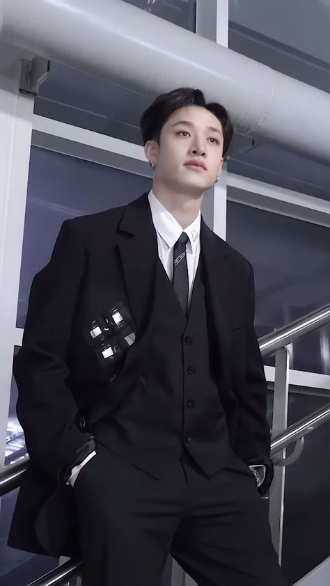 Bangchan Suit Black, Bangchan Suit, Korean Men Suit, Full Black Suit, Christopher Bangchan, Chan Skz, Asian Men's Hairstyles, Skz Bangchan, Straykids In