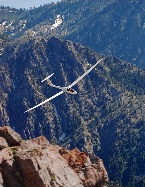 Sailplanes And Gliders, Glider Plane, On The Wings Of Love, Planes Trains Automobiles, Flying Vehicles, Airplane Photography, Flying Ace, Rc Planes, Aviation Photography