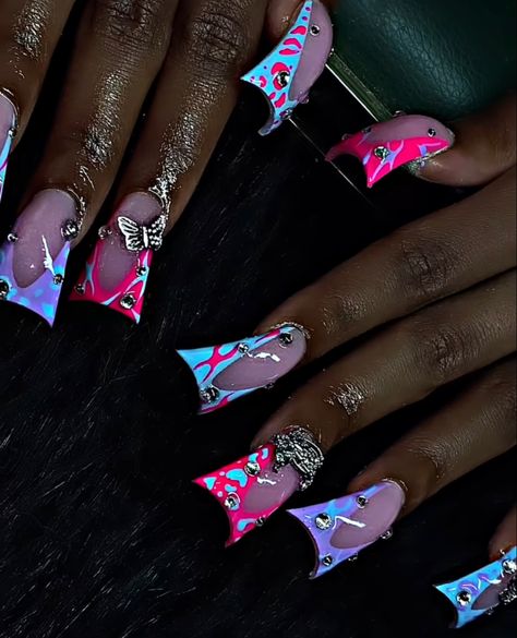 Pink Pop Art Nails, Exotic Duck Nails, Curved Nails Acrylic, Glam Nails Rhinestones, Freaknik Nails, Duckie Nails, Medium Duck Nails, Cute Freestyle Nails, Dramatic Nails