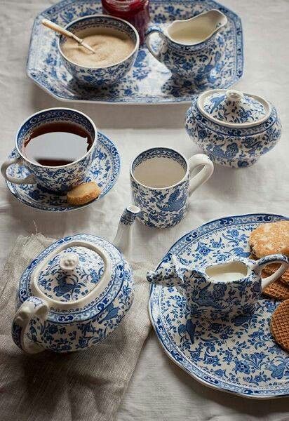 Blue and White Keramik Design, White Dishes, English Tea, Blue And White China, White China, Tea Lovers, My Cup Of Tea, China Sets, Blue China