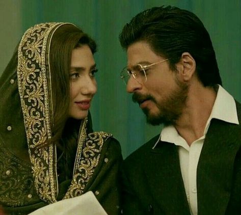 Raees Mahira Khan, Raees Srk, Shahrukh Khan Raees, Shahrukh Khan And Kajol, Kissing Scene, Srk Movies, Mahira Khan, Bollywood Photos, Bollywood Couples