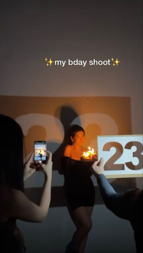 27 Birthday Outfit Ideas, 23 Birthday Ideas For Her, New Year Photo Ideas Instagram, 19 Years Birthday, Number Photoshoot, Birthday Photo Ideas Instagram, Diy Birthday Photoshoot At Home, Aesthetic Birthday Pics, Celebrities Birthday