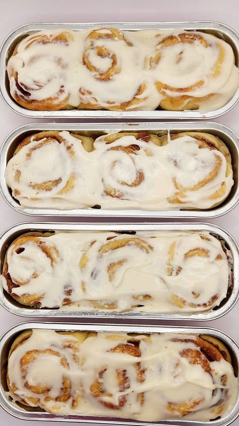 Mini Loaf Pan Meals, Small Cinnamon Rolls, Mini Cake Flavor Ideas, Bakery Desserts Ideas, Thanksgiving Bake Sale Ideas, Farmers Market Desserts, Mini Loaf Pan Desserts, Individual Desserts For Parties, Mini Loaf Pan Cakes