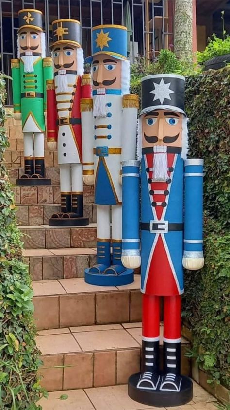 Cardboard Christmas Decorations, Christmas Decorations Crafts, Nutcracker Crafts, Potpourri Stovetop, Cardboard Christmas, Nutcracker Christmas Decorations, Christmas Soldiers, Christmas Homescreen, Christmas Float Ideas