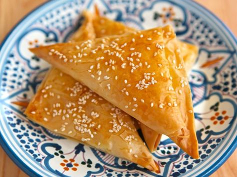 Cheese Bourekas with Filo Dough. You can freeze it in advance or make fresh ones easy. Filo Dough, Phyllo Recipes, Rosh Hashanah Recipes, Moroccan Dishes, Cooking Tutorials, Phyllo Dough, Kosher Recipes, Jewish Recipes, Food Articles