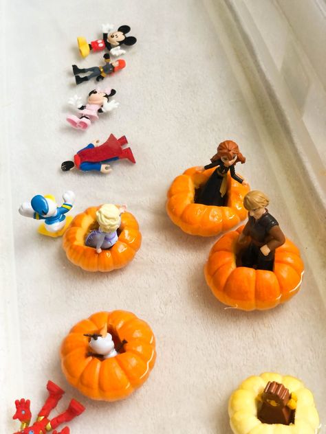 Pumpkin Boat, Orange Balls, Sailboat Craft, Sensory Play Toddlers, Preschool Fall, Pumpkin Activities, Learn And Play, Fun Pumpkins, Activities For Preschoolers