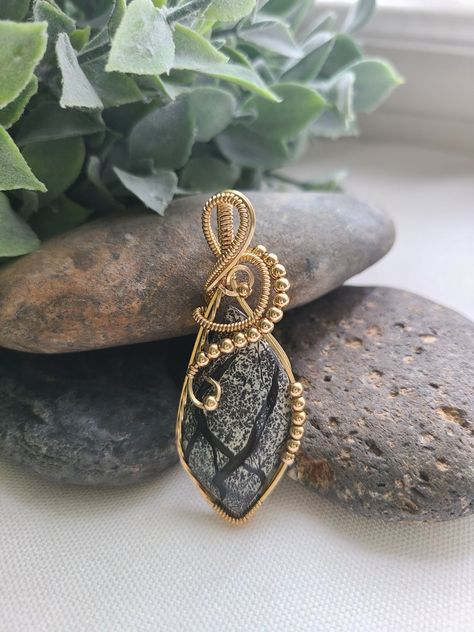 Celtic Wire Jewelry, Wire Wrapped Cabochon, Wirewrap Jewelry, Copper Wire Crafts, Wire Wrap Cabochon, Wire Wrapped Stone Jewelry, Wire Wrap Jewelry Designs, Wire Wrapping Diy, Wire Wrapping Stones