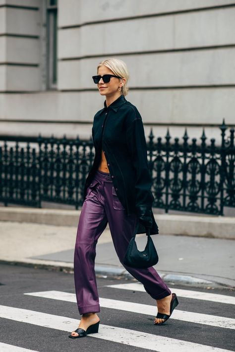 Purple Leather Pants, Caroline Daur, 2020 Street Style, New York Fashion Week Street Style, Plunge Dress, Estilo Chic, Spring Street Style, Purple Leather, Fashion Tips For Women