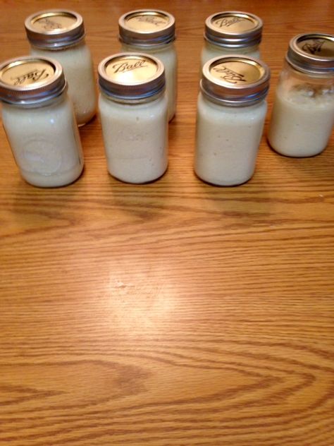 My husband likes to make homemade horseradish. He may not make it every year, depending on how quickly we go through it, but it's something ... How To Preserve Horseradish, Canning Pressure Cooker, Homemade Horseradish, Canning Granny, Horseradish Recipes, Fresh Horseradish, Cooking Prime Rib, Canning 101, Canning Tips