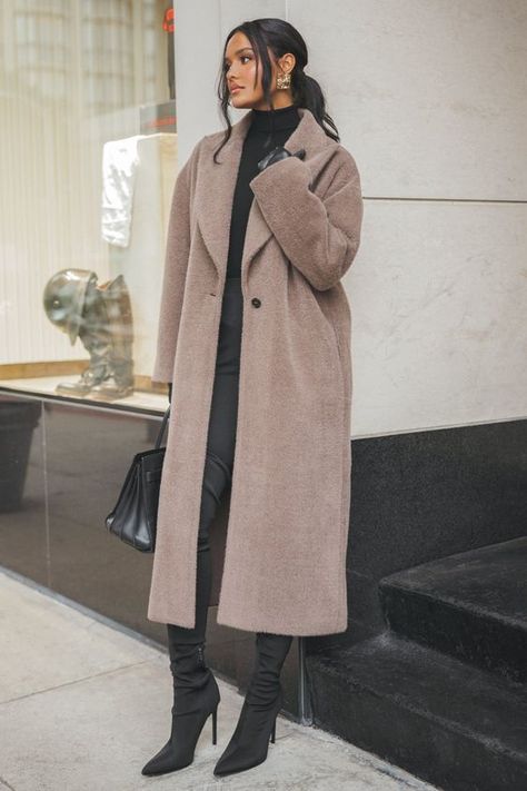 Trench coat, fall outfit, winter outfit, high knee boat, Winter Mode Outfits, Cold Fashion, Classy Fits, Longline Coat, Ootd Ideas, Tweed Coat, Fashion Capsule, Looks Black, Fall Aesthetic