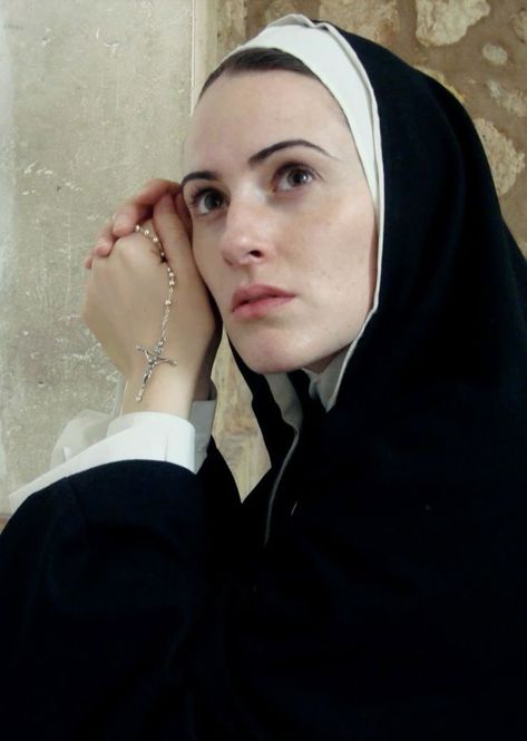 Christian Veils, Nun Outfit, Bride Of Christ, Face Reference, Human Poses Reference, Ap Art, Pose Reference Photo, Photo Reference, Art Reference Photos