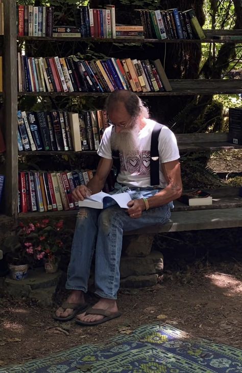 Old Man Reading, Grandpa Aesthetic, Grandpa Fashion, Grandpa Outfit, Reading Outside, Man Reading, Grandpa Core, Grandpa Style, Mens Outdoor Clothing