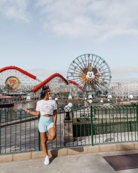 CYAN Nardiello has a lot of experience taking care of children at busy theme parks in her role as a ‘Disney nanny.’ Now, Cyan is sharing her expertise to help parents who perhaps can’t afford her $40 an hour fee, on top of tickets, food and other souvenirs, or are visiting a park that her […] Disneyland California Pictures, Disneyland Couples Pictures, Disney Land Pictures, Disney Instagram Pictures, Triple Stroller, Disney Poses, Disney Picture Ideas, Disneyland Photography, California Pictures